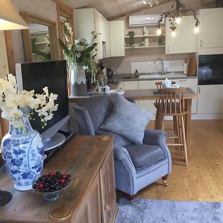 The Lodge - Luxury Lodge With Super King Size Bed, Kitchen & Shower Room Hurstpierpoint المظهر الخارجي الصورة