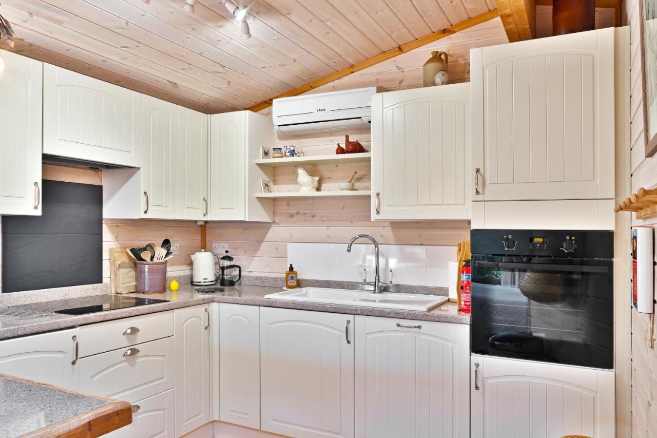 The Lodge - Luxury Lodge With Super King Size Bed, Kitchen & Shower Room Hurstpierpoint المظهر الخارجي الصورة