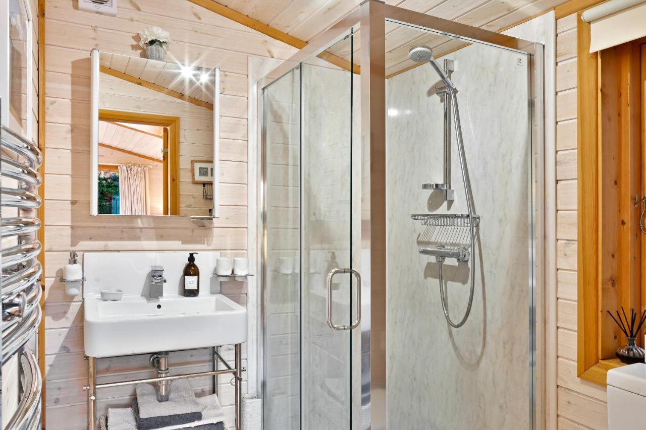 The Lodge - Luxury Lodge With Super King Size Bed, Kitchen & Shower Room Hurstpierpoint المظهر الخارجي الصورة